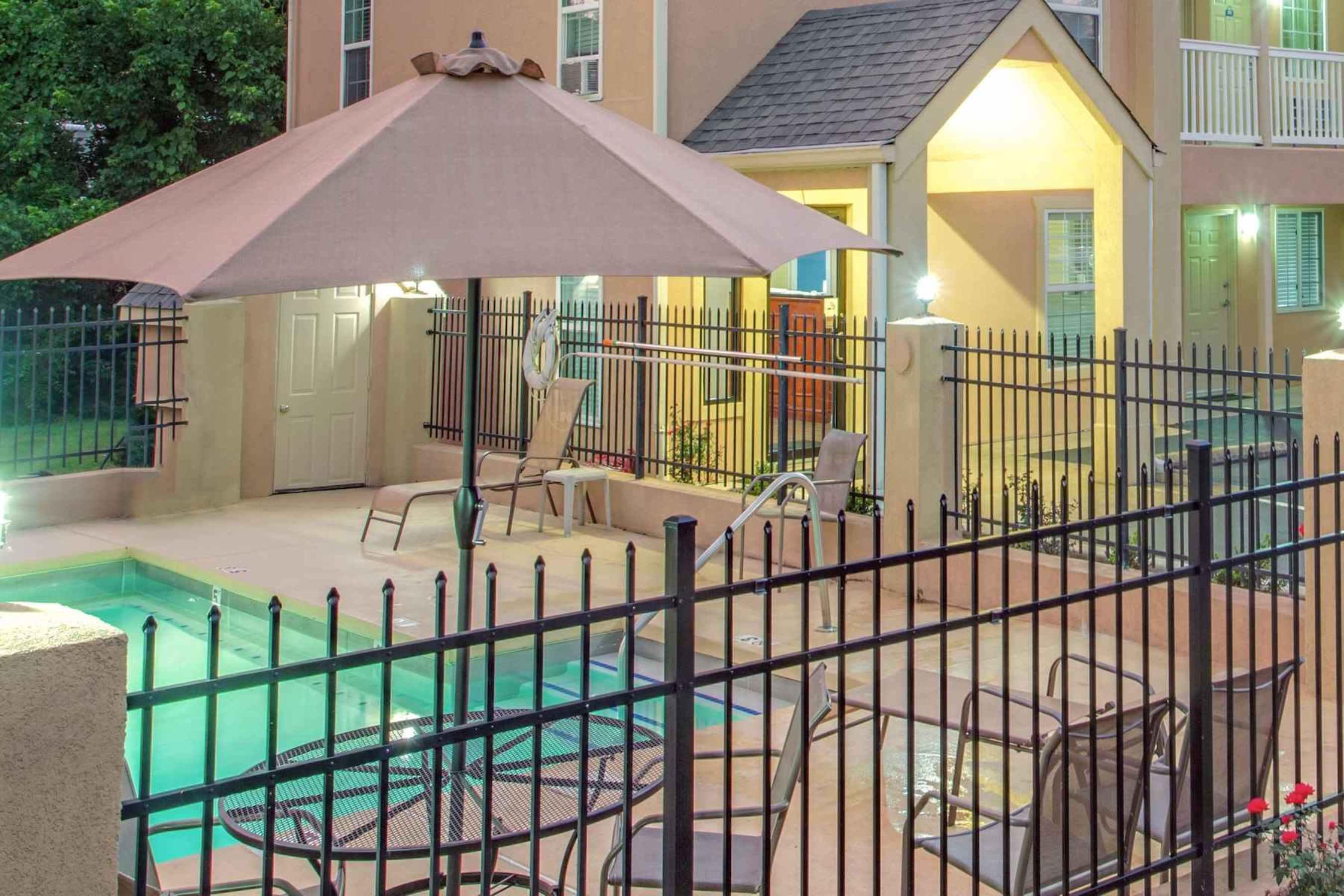 Travelodge By Wyndham Canton-Livonia Area, Mi מראה חיצוני תמונה